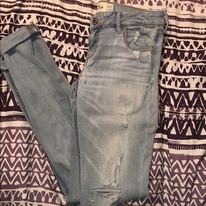 Light wash Hollister jeans